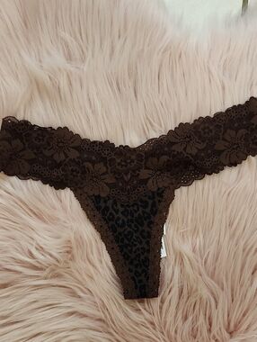 Brand New PINK VICTORIA'S SECRET FLORAL LACE ANIMAL PRINT THONG-S